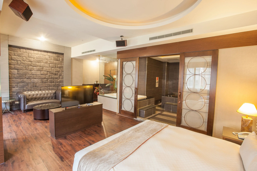 Deluxe Double room (full double bed)