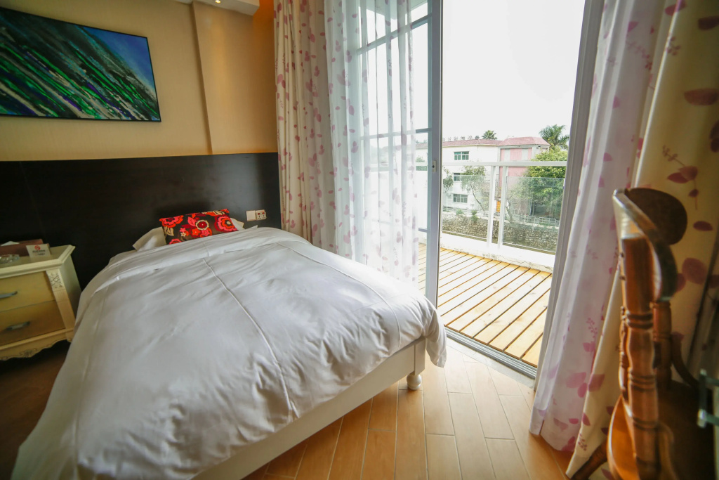 Standard Double room with balcony (full double bed)