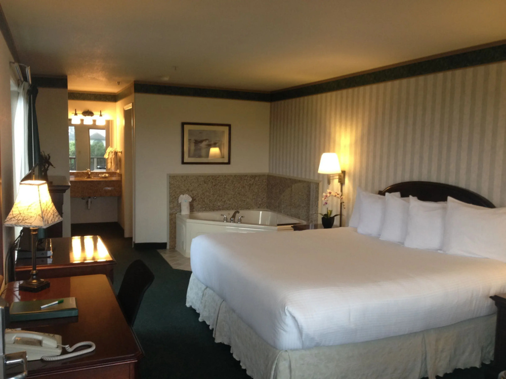 Double Suite (full double bed)
