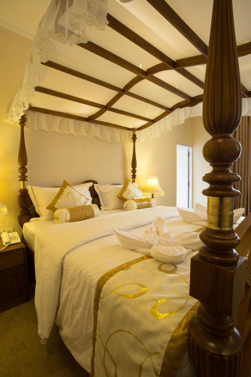 Royal Double room with garden view full double bed