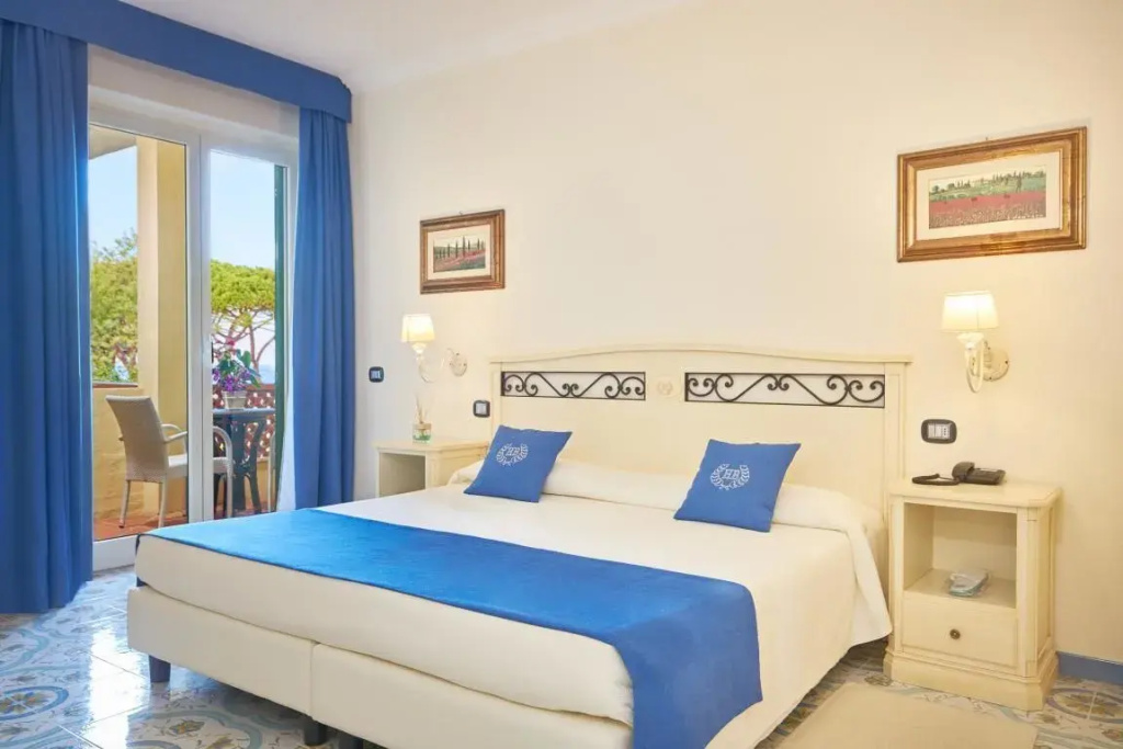 Standard Double room with sea view (full double bed)