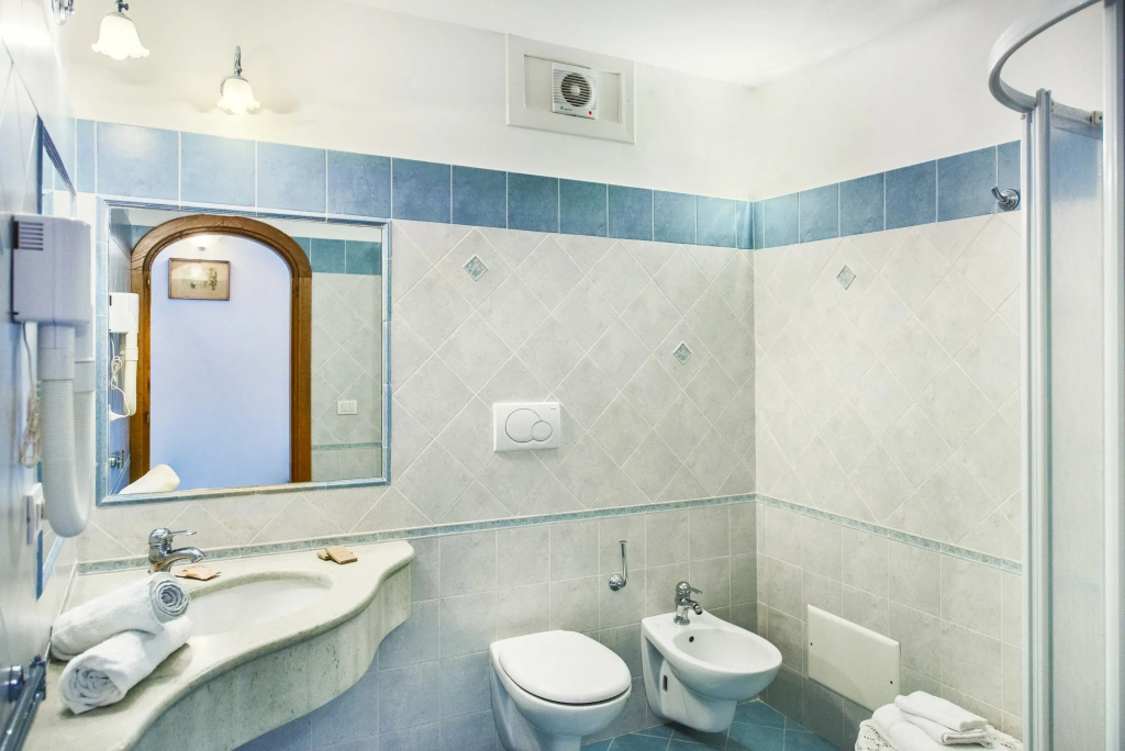Standard Double room with balcony and with partial sea view (full double bed)