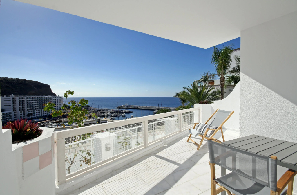 Standard Apartment with partial ocean view