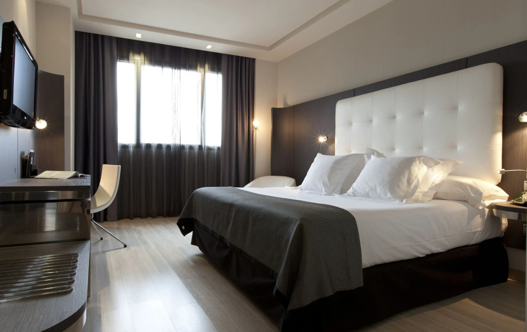 Double room (full double bed)