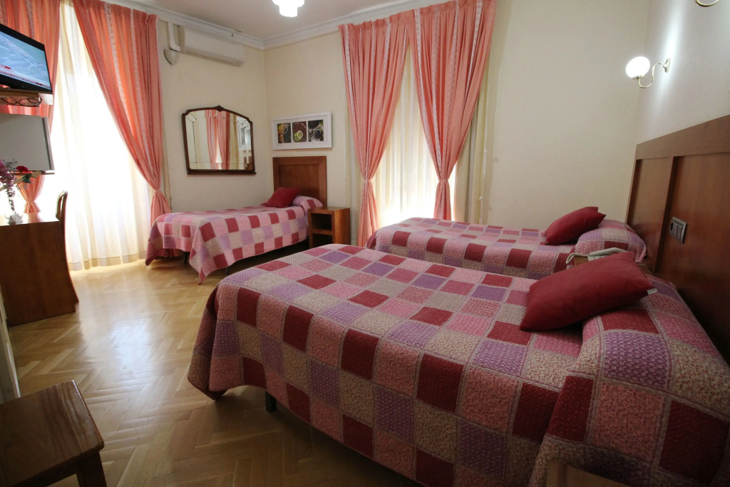 Standard Double room (full double bed)