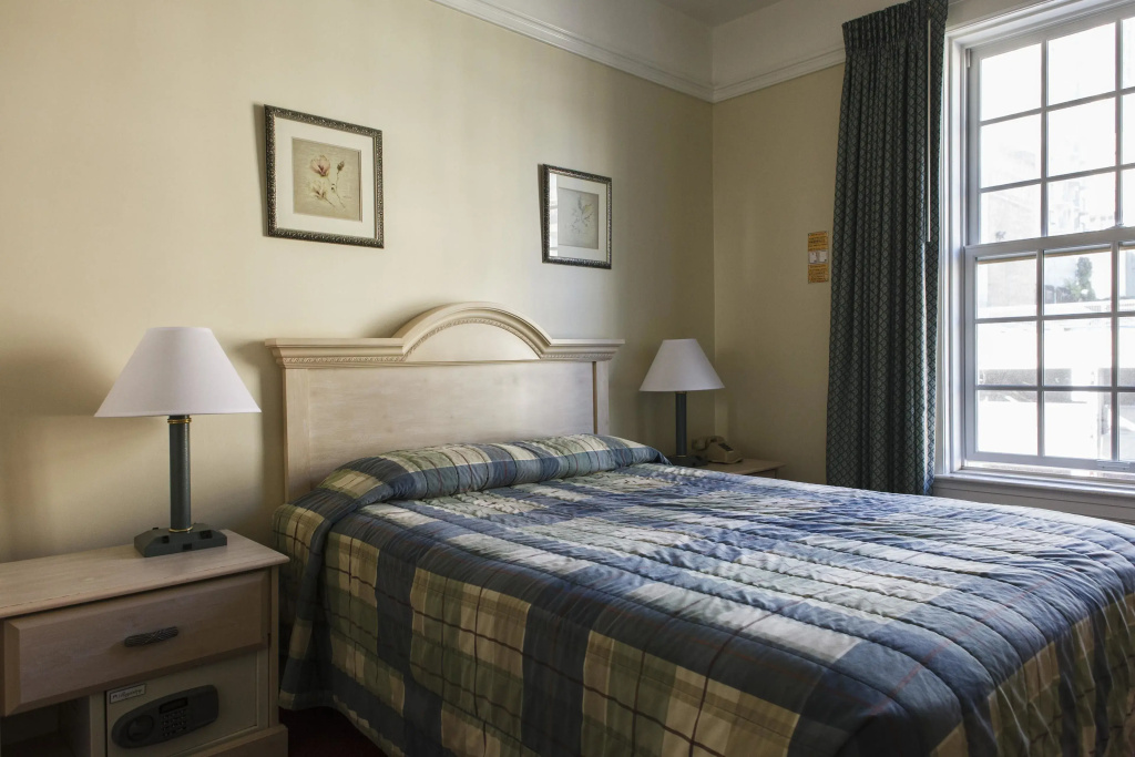 Double room (full double bed)