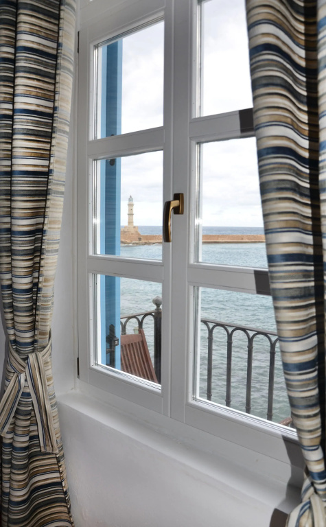 Standard Triple room with sea view