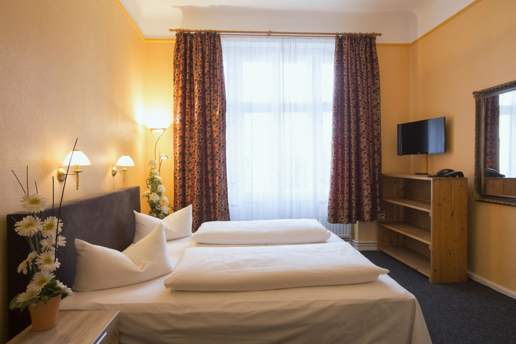 Standard Double room (full double bed)
