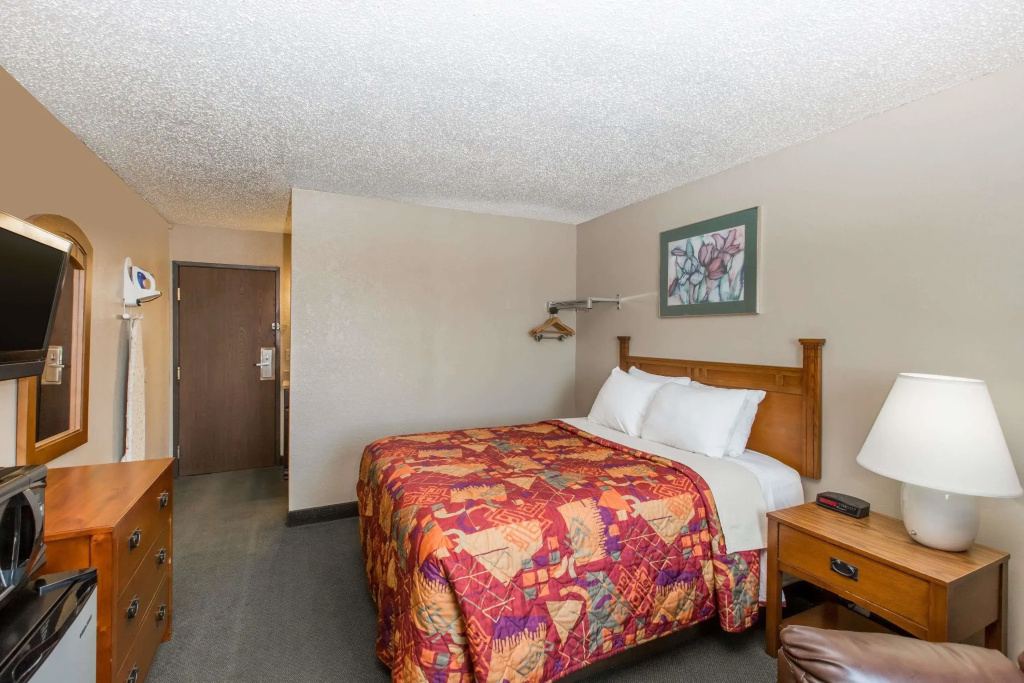 Standard Double room (full double bed)