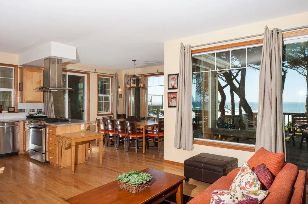 4 Bedrooms Cottage with ocean view