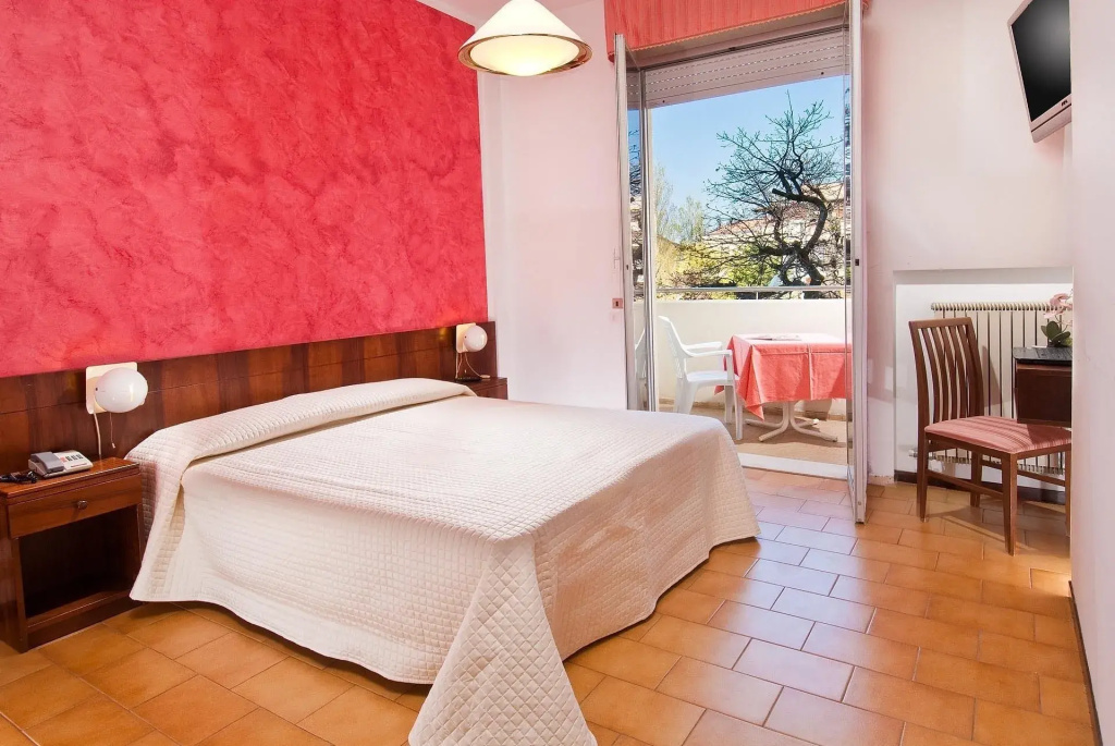 Standard Double room (full double bed)