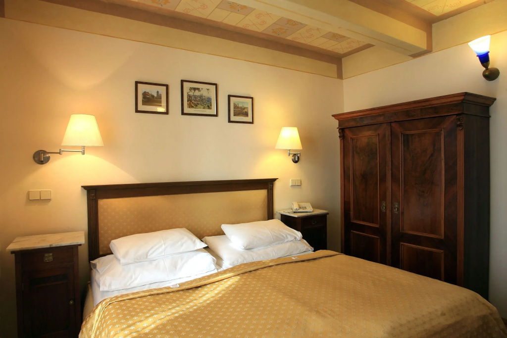 Standard Double room (full double bed)