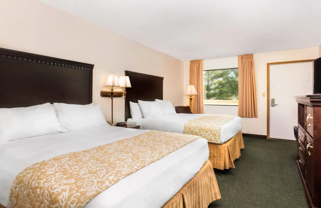 Classic Quadruple room
