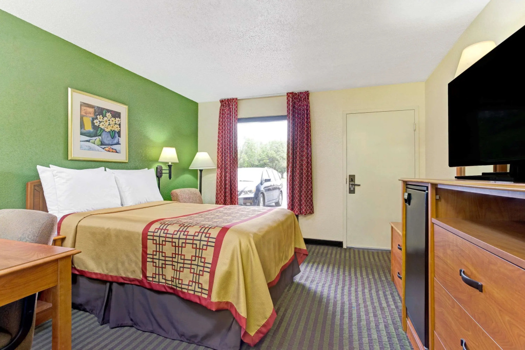 Standard Double room (full double bed)