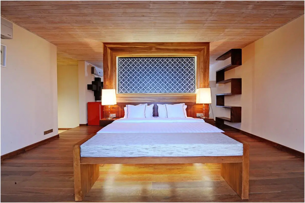 海景豪華雙人套房，配有雙人床