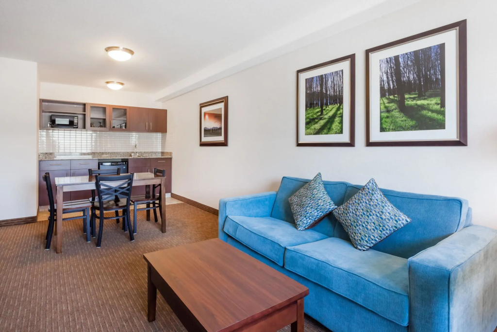 Double Suite full double bed