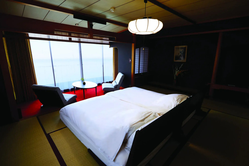 Double Suite with ocean view twin beds
