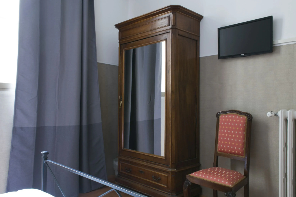 Double room (full double bed)
