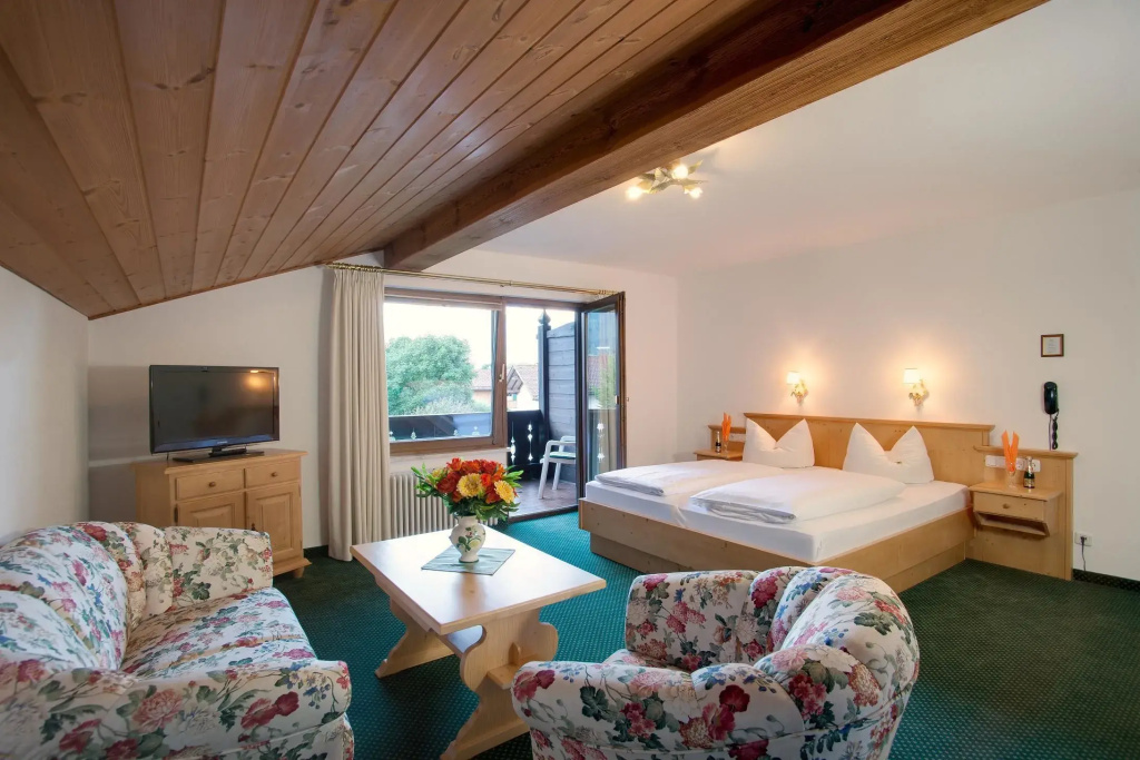 Standard Triple room with balcony