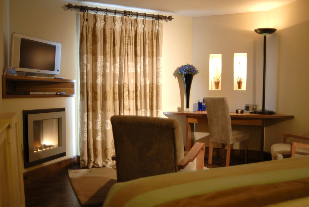 Deluxe Double room (full double bed)