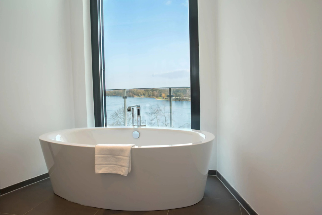 Double Suite with balcony and with lake view full double bed