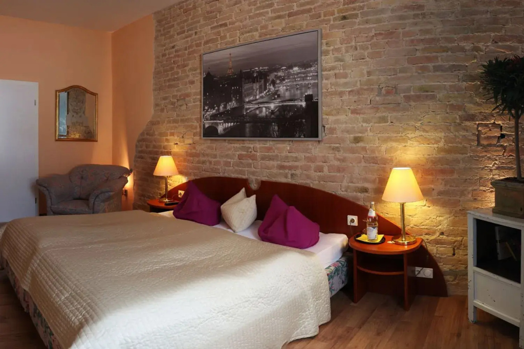 Standard Double room (full double bed)