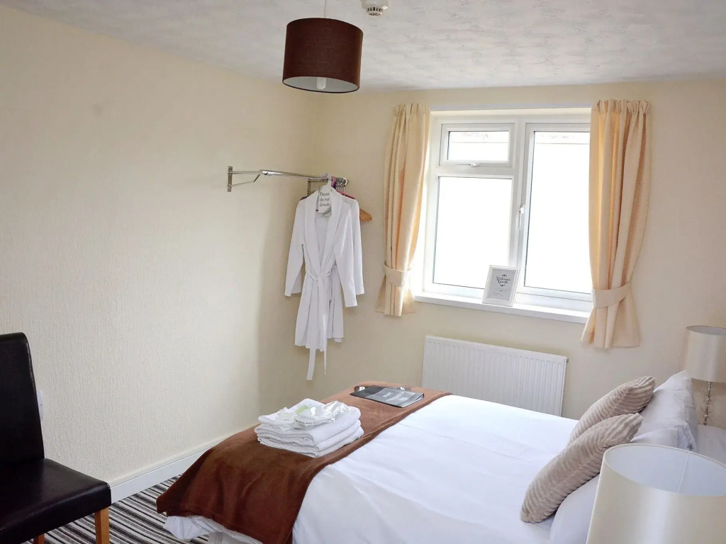 Standard Double room (full double bed)