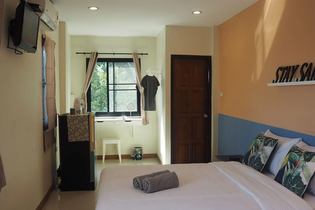 Standard Double room with balcony (full double bed)