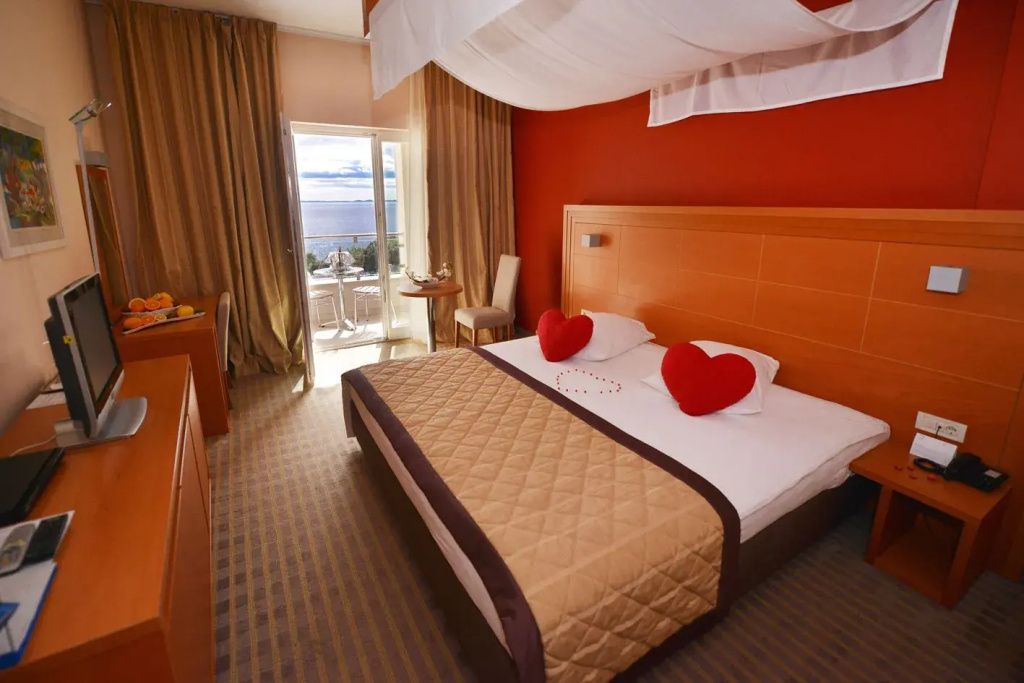 Standard Double room with balcony and with sea view (full double bed)
