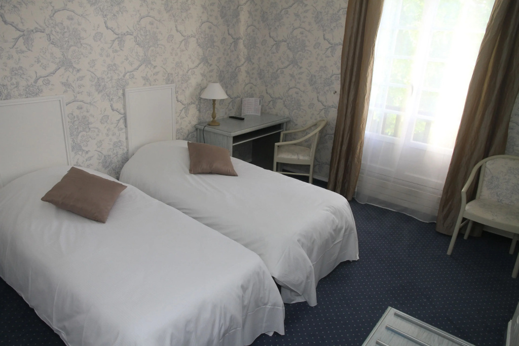 Hotel SPA Piscine le Petit Castel - Chambres