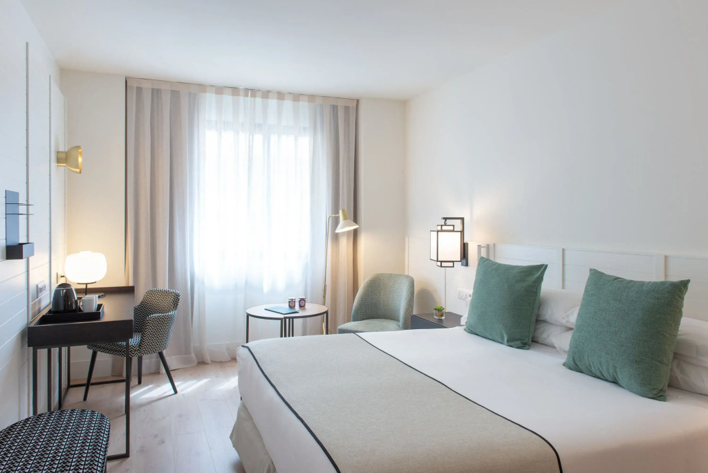 Standard Double room (full double bed)