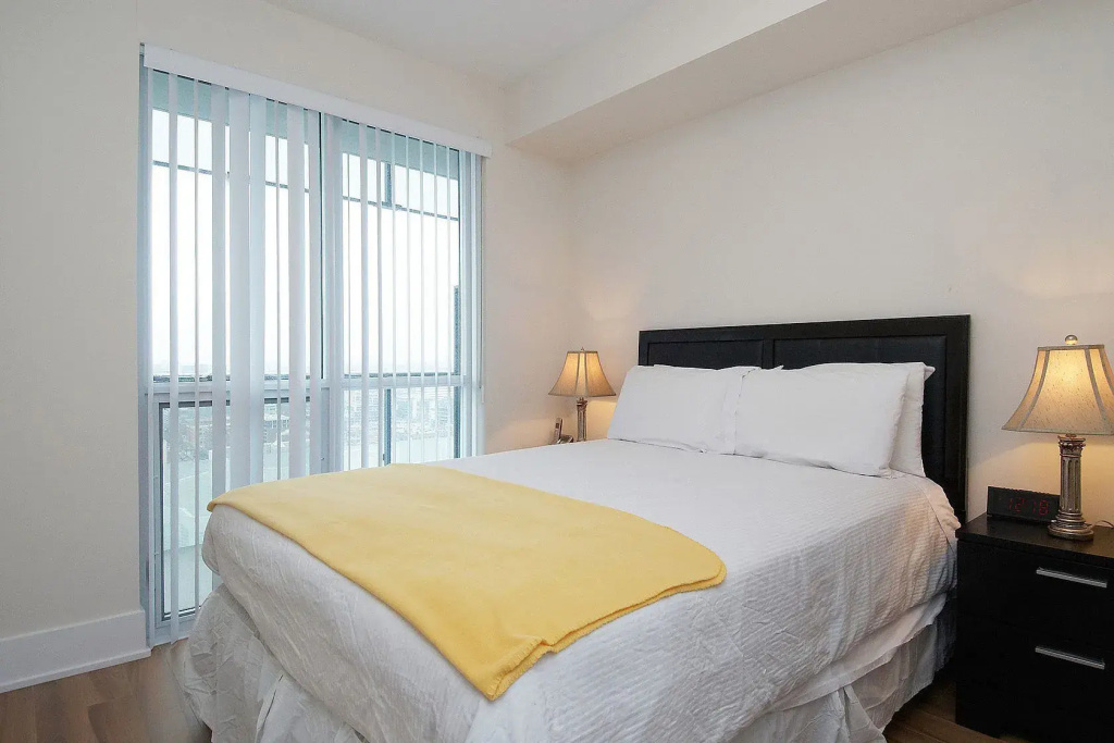 Whitehall Suites - Front Street West - Chambres