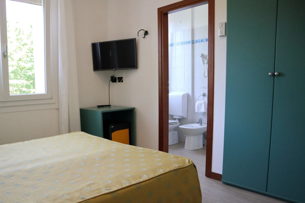 Standard Double room (full double bed)