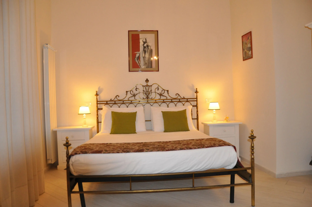 Standard Double room with balcony (full double bed)