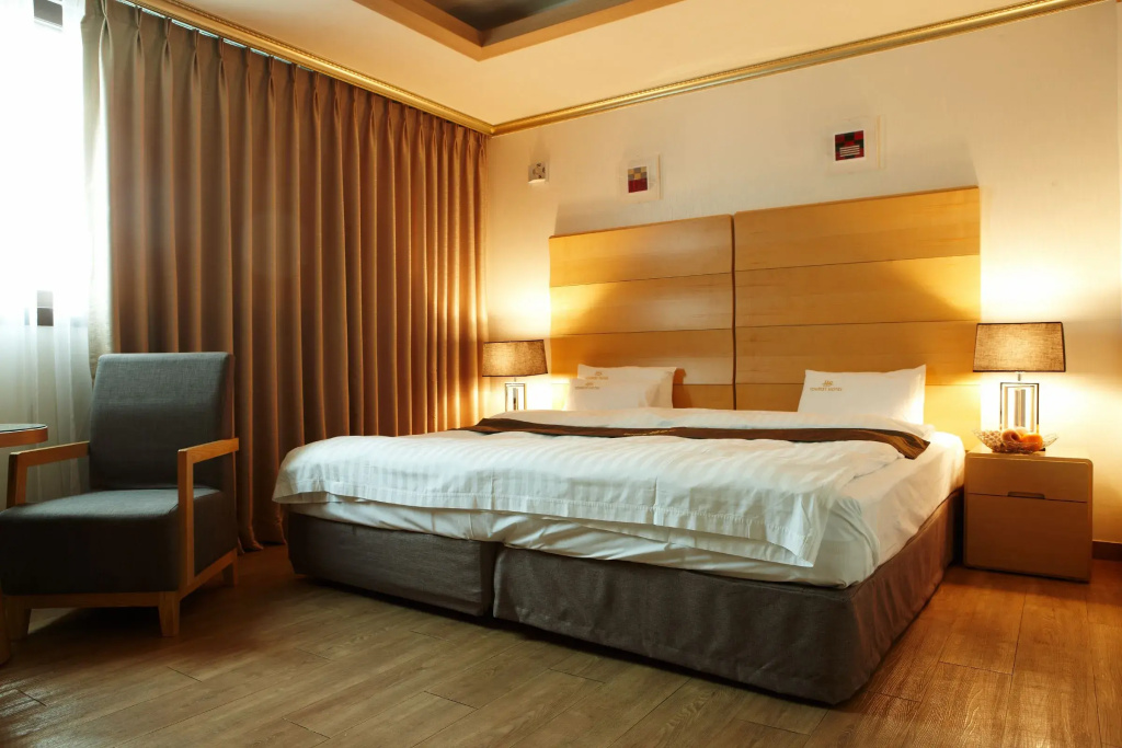 Deluxe Double room (full double bed)