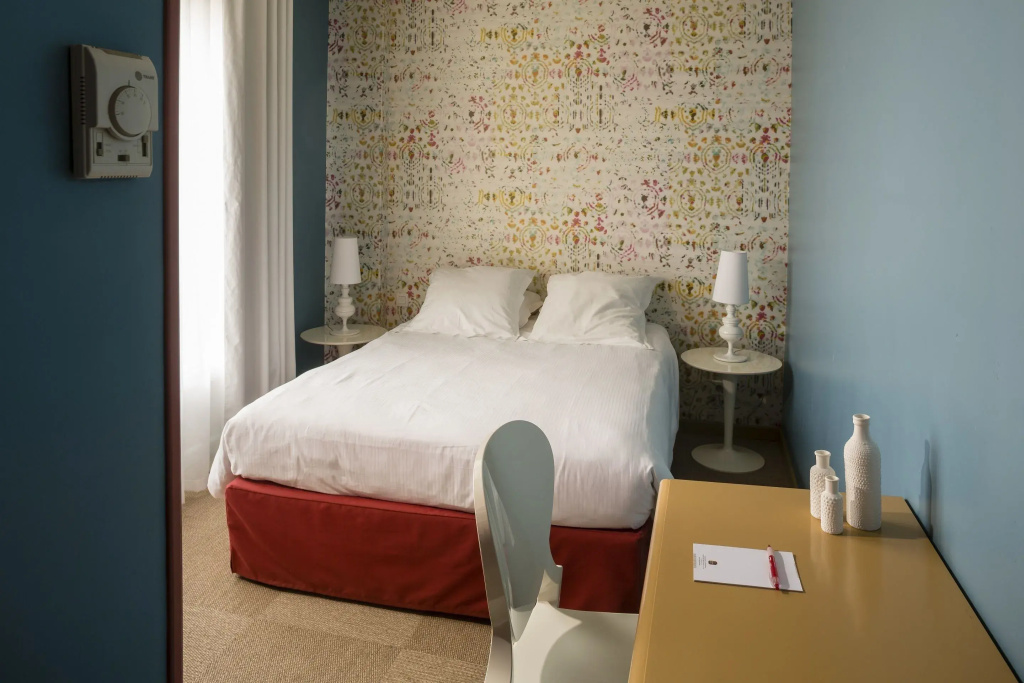 Classic Double room (full double bed)