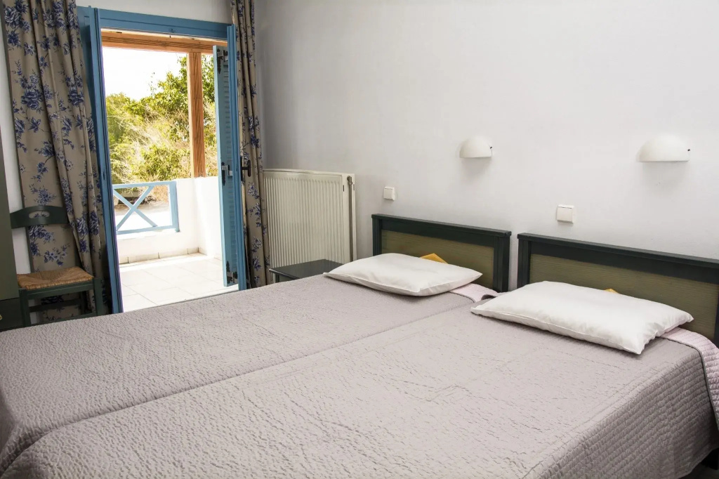 Standard Double room with garden view (full double bed)