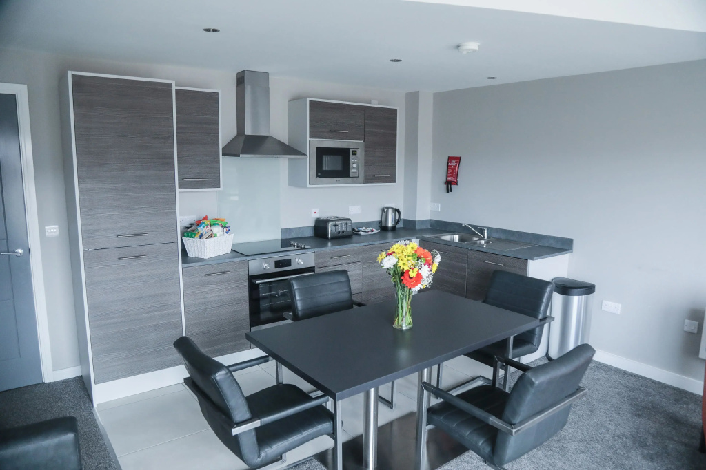 2 Bedrooms Apartment