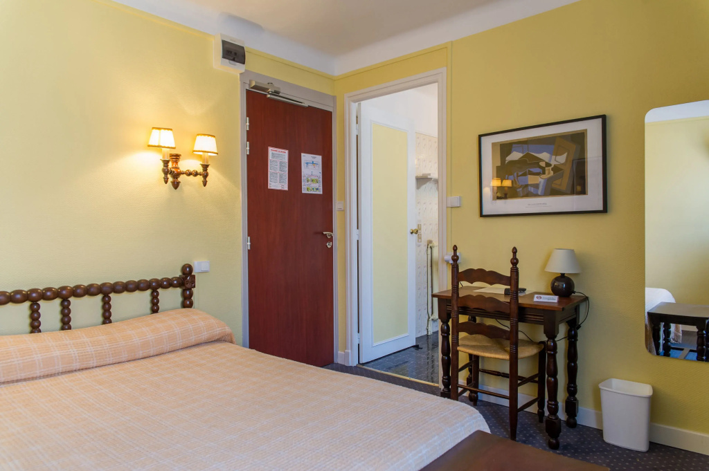 Standard Double room (full double bed)
