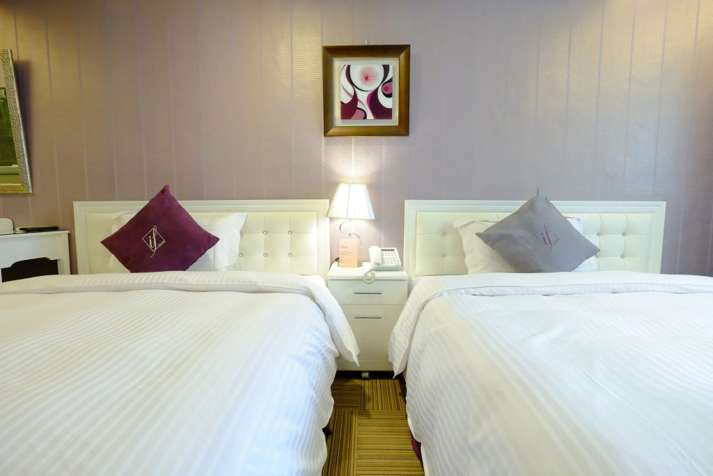 Premier room