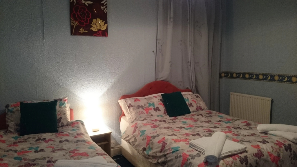 Standard Triple room