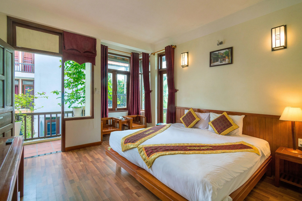 Deluxe Double room with river view (full double bed)