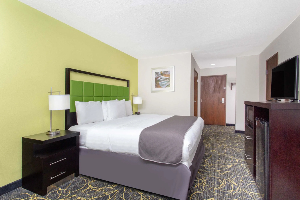 AmericInn by Wyndham Delafield-Waukesha-Milwaukee - Chambres