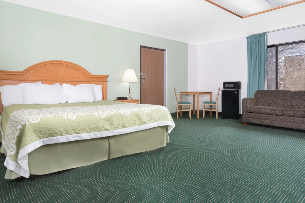 Double Suite (full double bed)