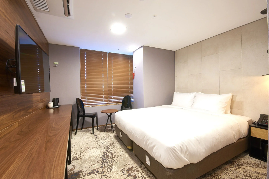 Standard Double room (full double bed)