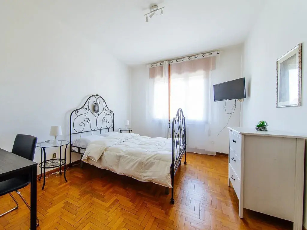 3 Bedrooms Apartment