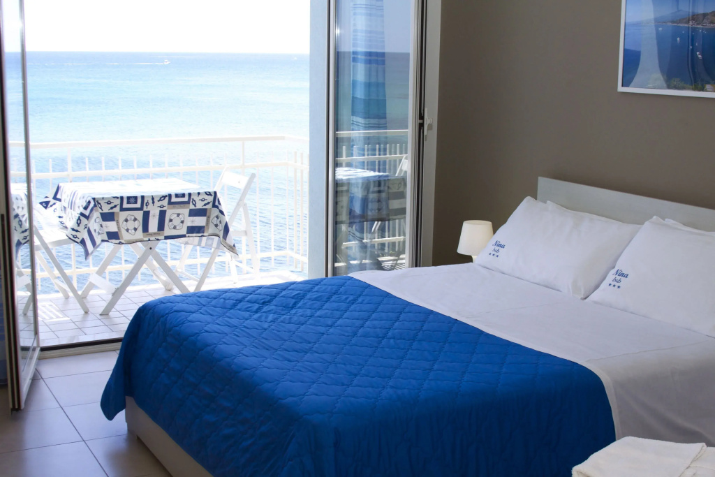 Standard Triple room beachfront