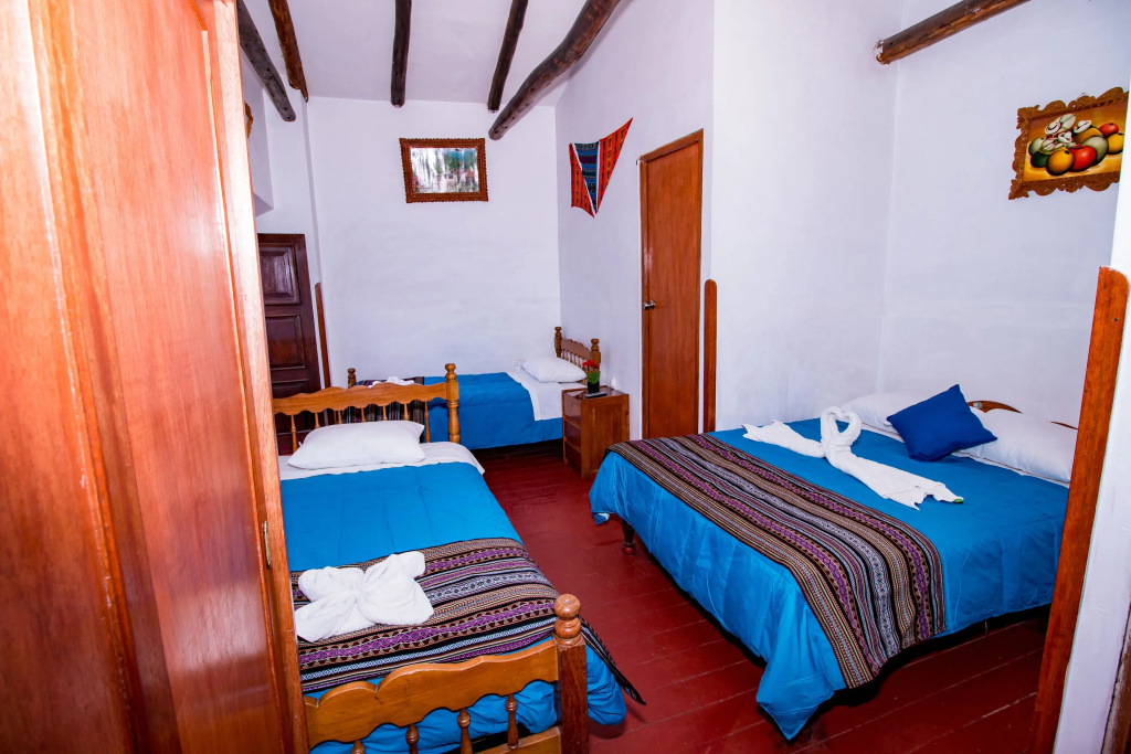 Standard Triple room