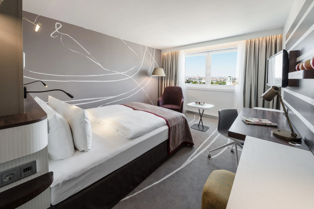 Executive Double room with city view (full double bed)