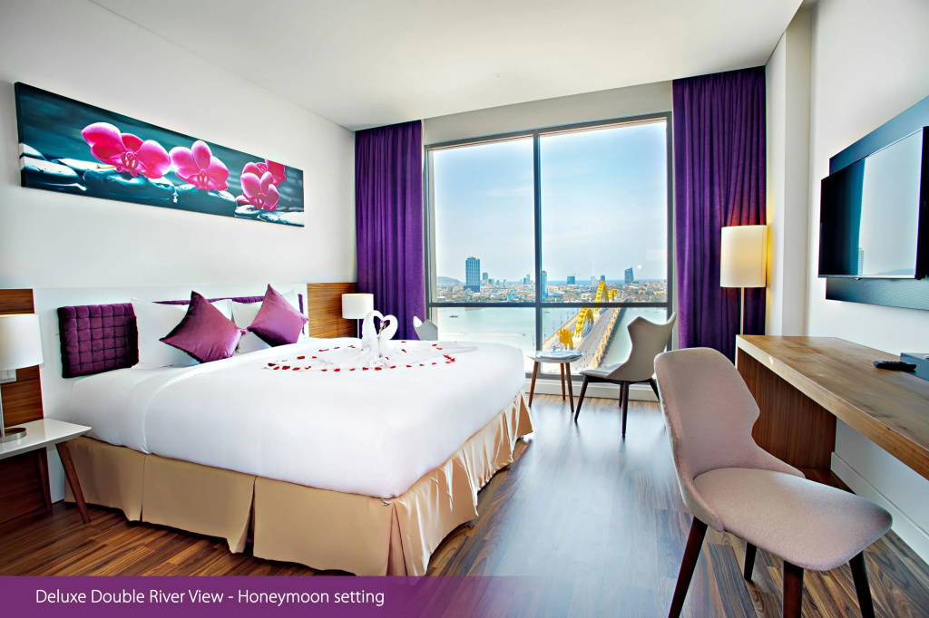 Deluxe Double room with river view (full double bed)